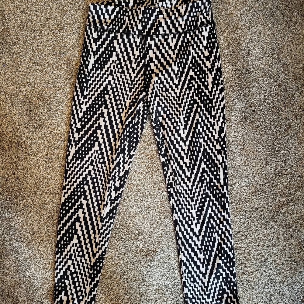 Flirtitude Monochrome Zigzag Leggings